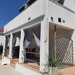 Апартаменты Sea Ya - Two Apartments House With Heated Pool - 150M From Beach